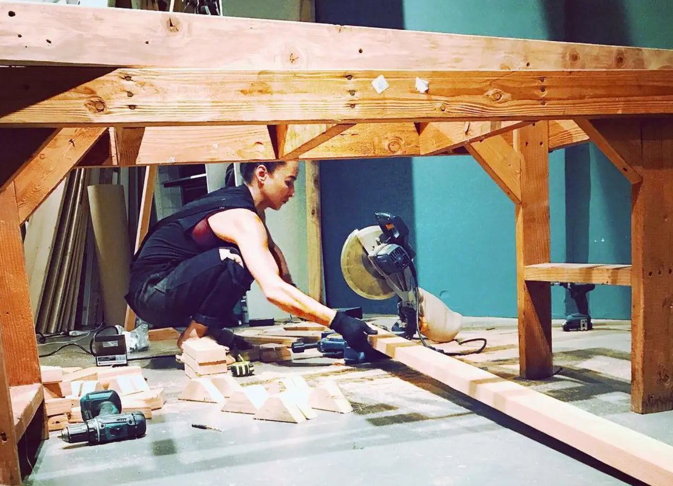 The Easiest Way to Build a DIY Bed Frame for your Best Bedroom Update - HUNTEDFOX