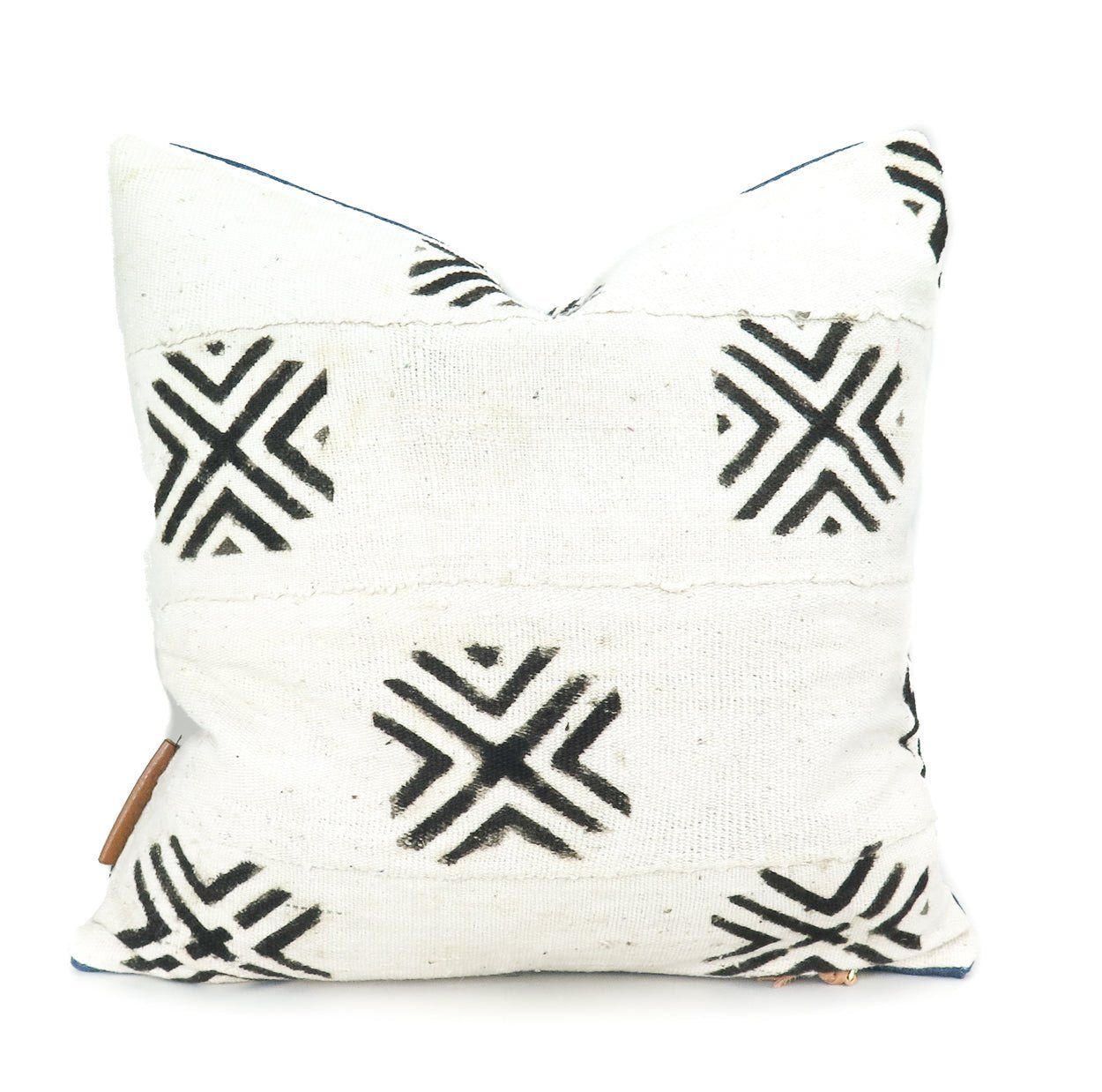 Handwoven Black and White Mudcloth Pillow | Geometric Tribal Accent - 2020Black & WhiteFACEBOOKHUNTEDFOX - Handwoven Black and White Mudcloth Pillow | Geometric Tribal Accent - 2020Black & WhiteFACEBOOKHUNTEDFOX - black - and - white - geometric - mudcloth - pillow