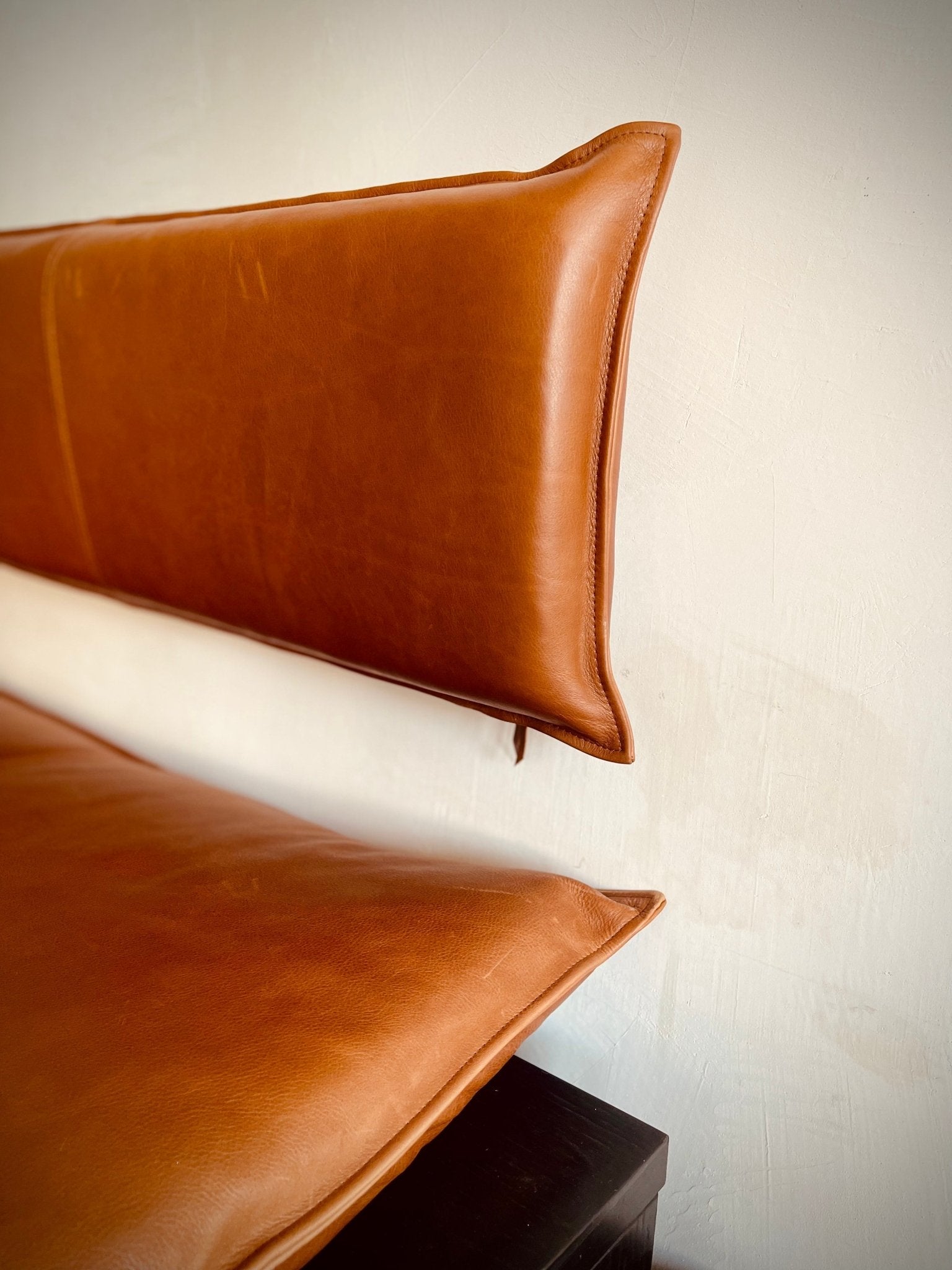 Seating | Custom Leather Kitchen & Dining Bench Seats - furnitureH|F AtelierSEATINGHUNTEDFOX - Seating | Custom Leather Kitchen & Dining Bench Seats