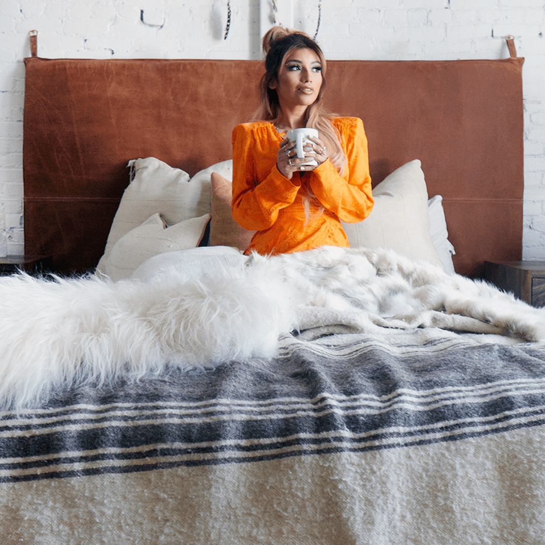 Wall Mount Bed | Classic Brown Leather Hanging Headboard | Queen - BrownclassicfurnitureHUNTEDFOX - Wall Mount Bed | Classic Brown Leather Hanging Headboard | Queen