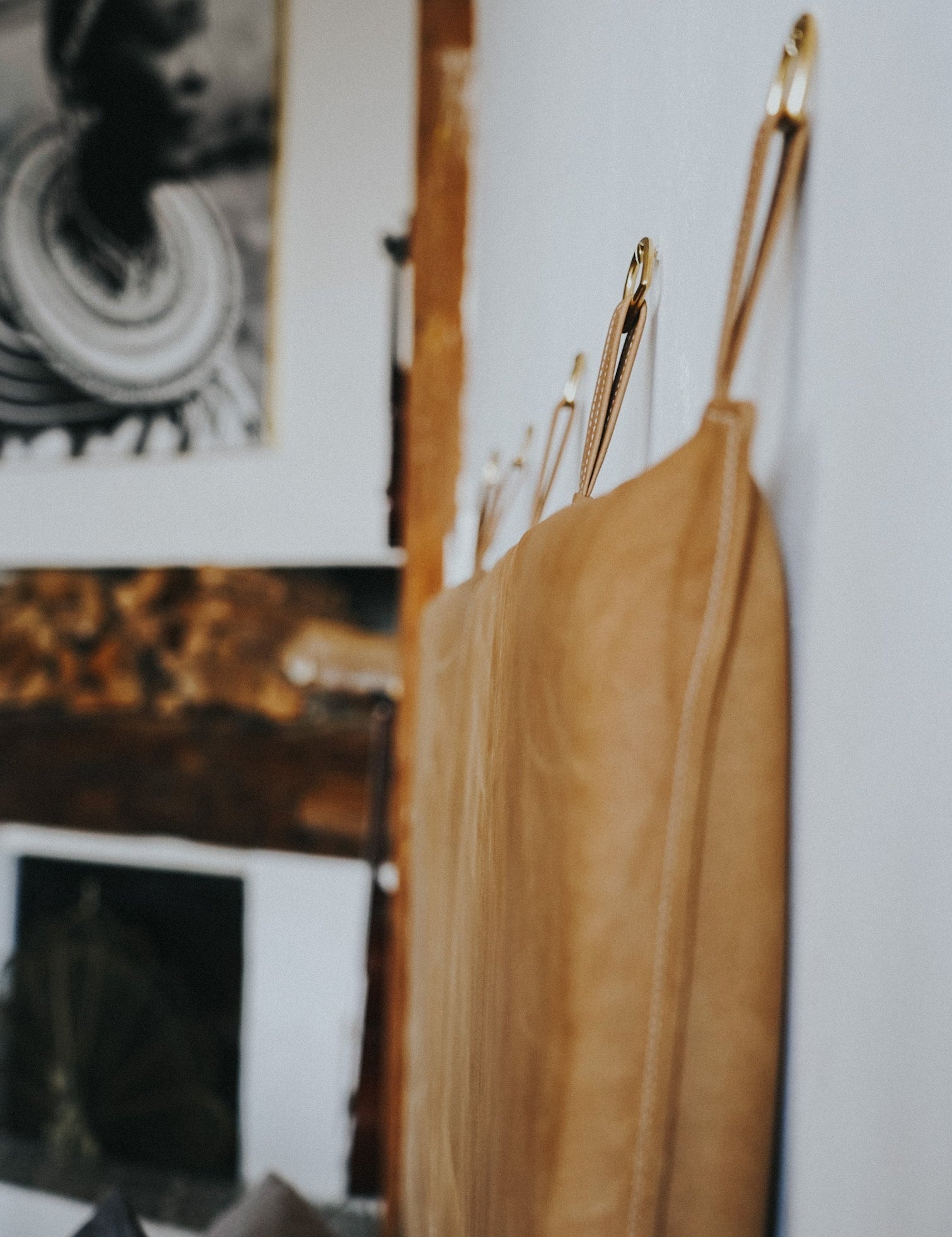 Wall Mount Bed | Classic Tan Aged Leather Hanging Headboard With Straps | Queen - King - BrownclassicfurnitureHUNTEDFOX - Wall Mount Bed | Classic Tan Aged Leather Hanging Headboard With Straps | Queen - King