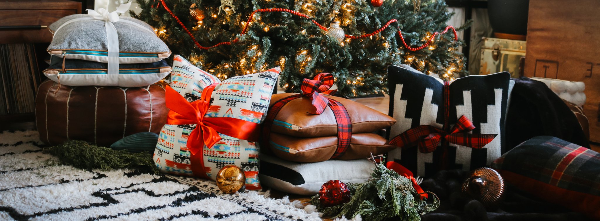 Holiday Throw Pillows & Decorative Accent Pillows for Christmas & New Year - HUNTEDFOX