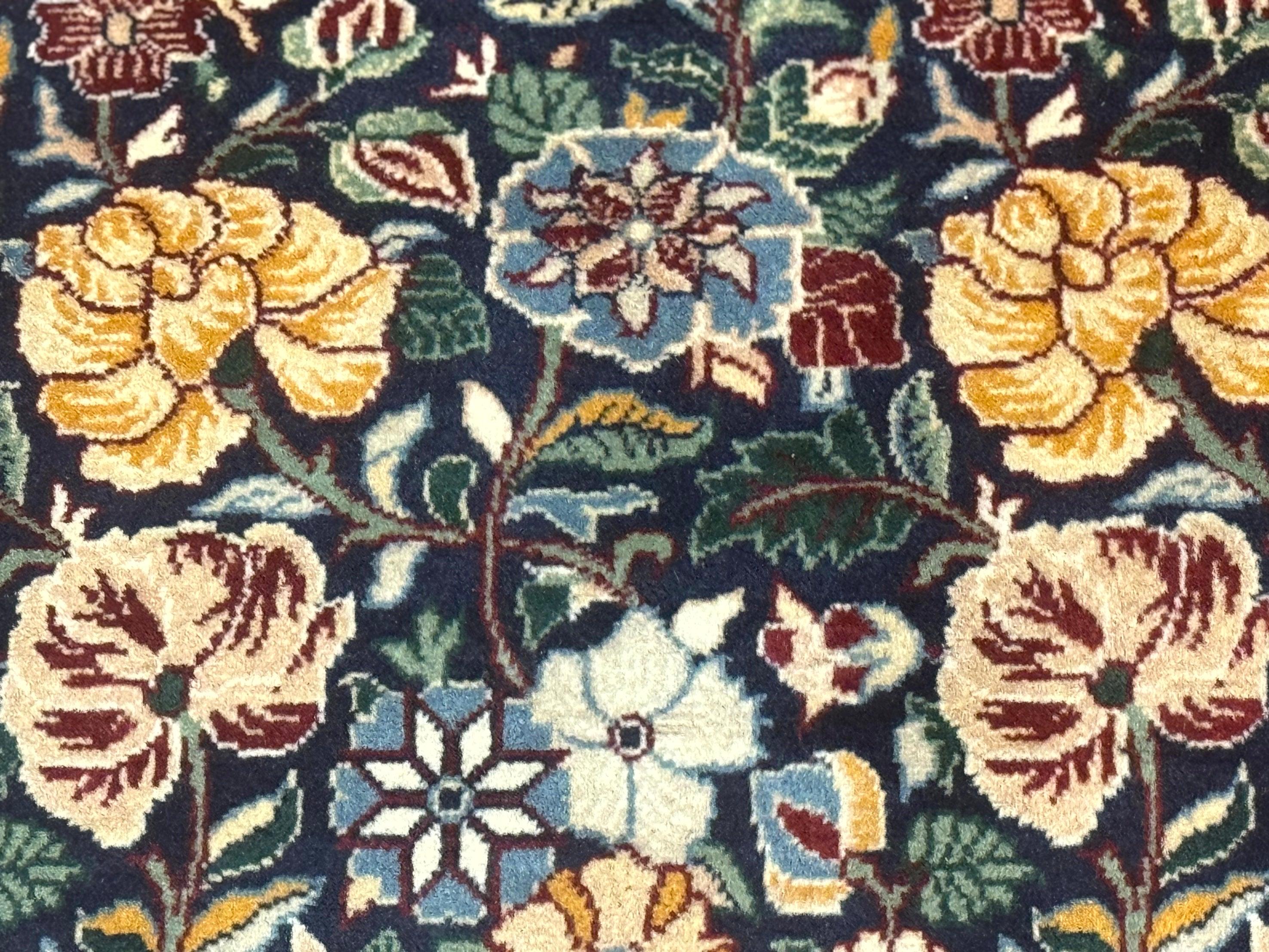 Square Pak Persian Small Rug 2.7 x 2.7, William Morris Design, Dark Green, Floral, Handmade