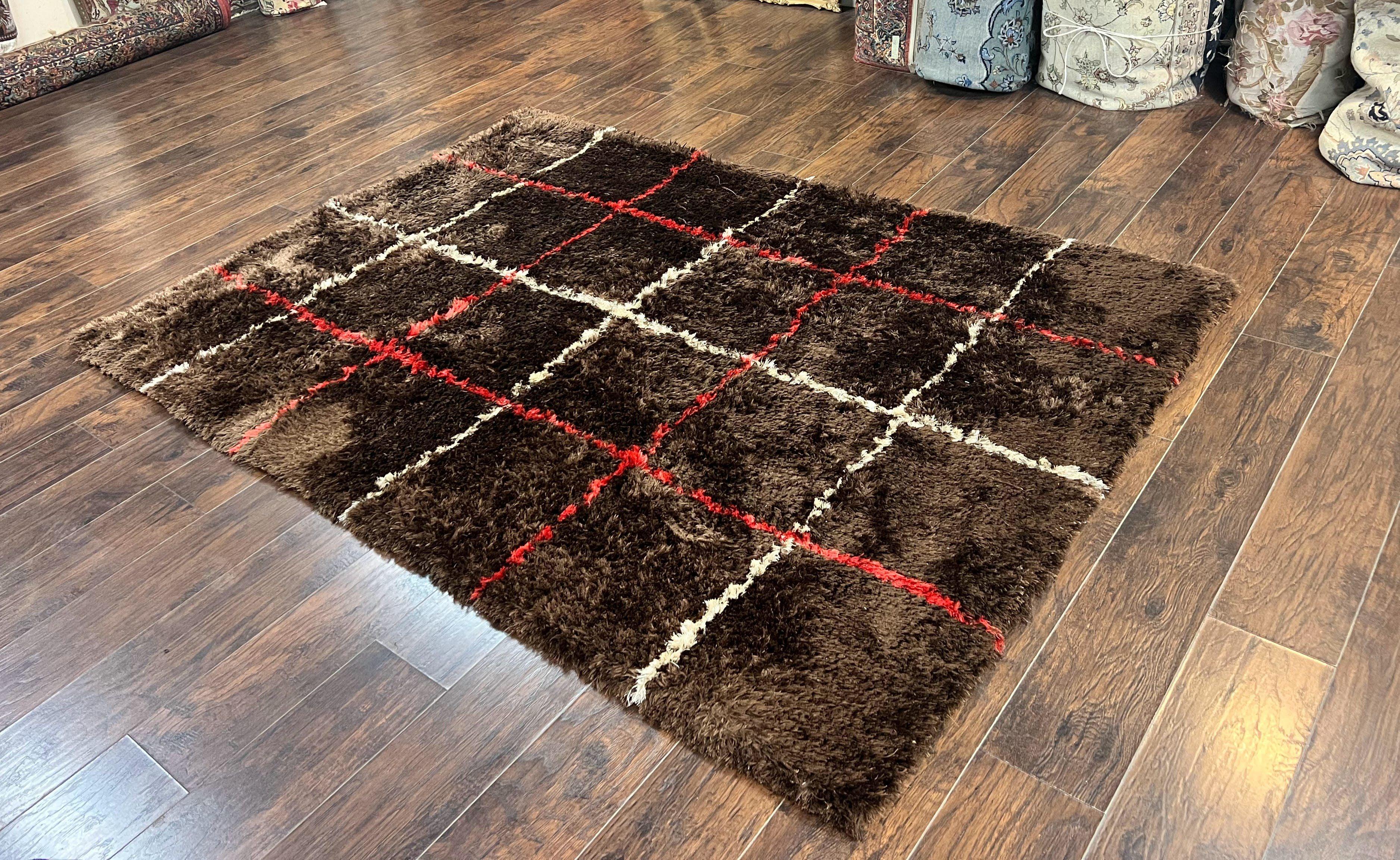 Shag Rug 6x8, Brown, Panel Design