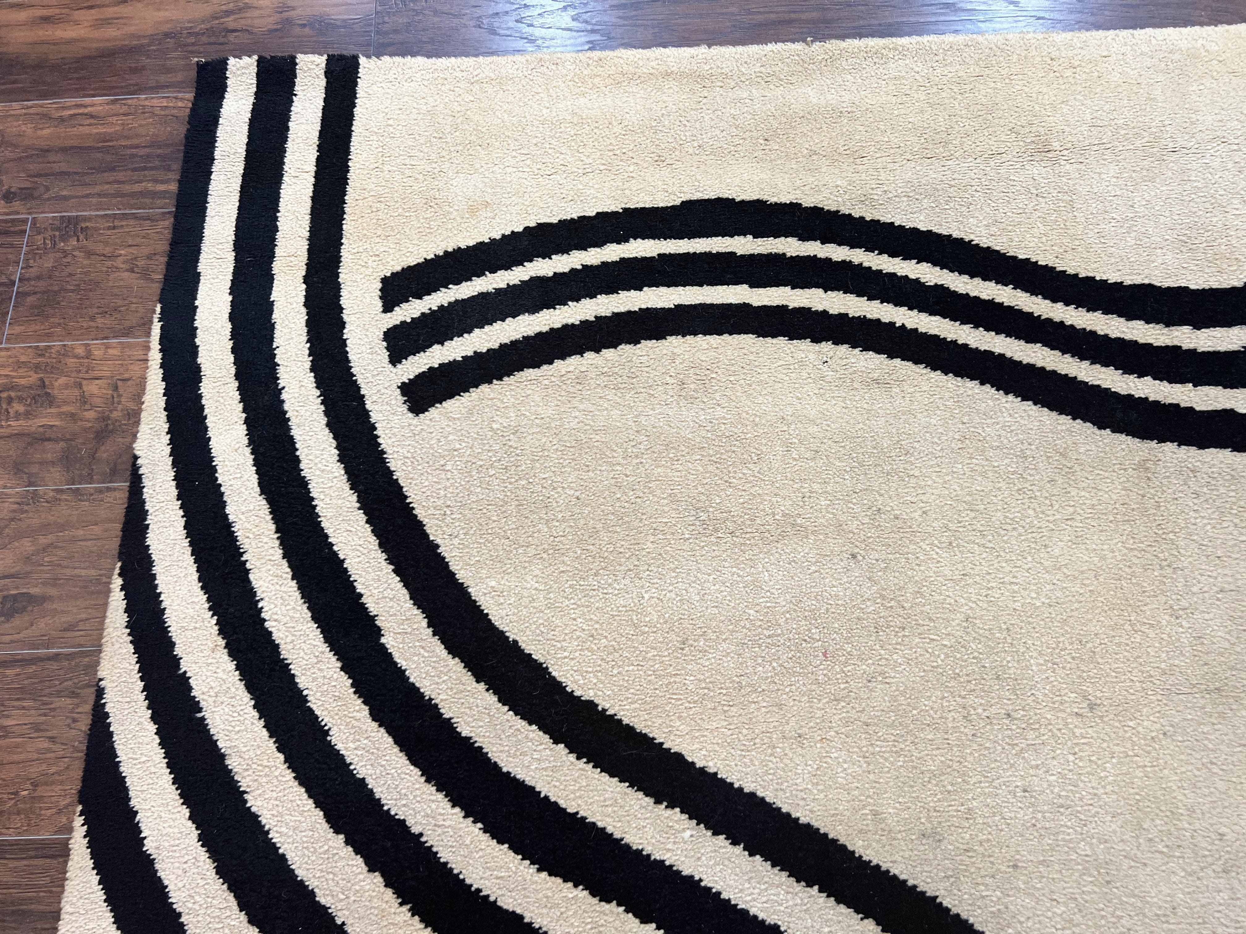 Modern Rug 6x9, Cream and Black, Abstract Pattern