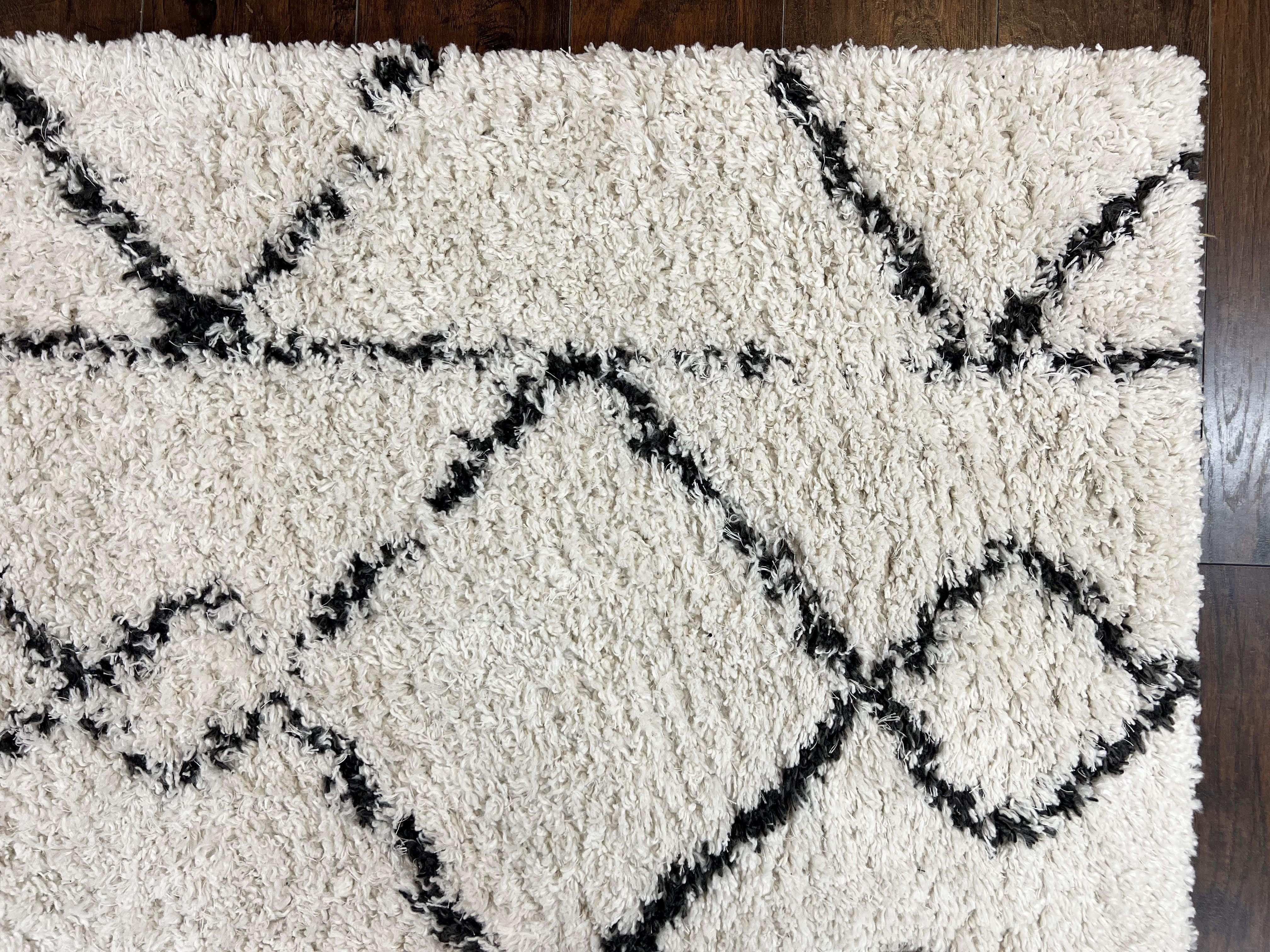 Modern Shag Rug 5x7, Ivory and Black Area Rug 5 x 7 ft