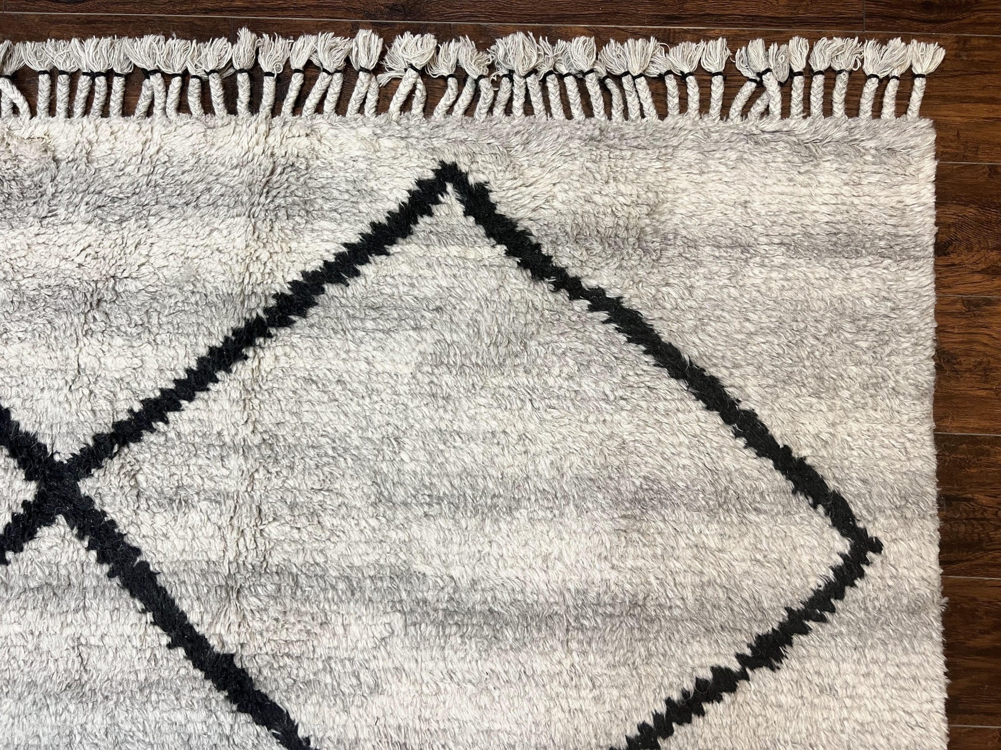 Modern Shag Rug 8x10, Gray and Black, Wool and Cotton, Lulu and Georgia, Handmade Indian Shag Rug - Jewel RugsShopify CollectiveHUNTEDFOX - Modern Shag Rug 8x10, Gray and Black, Wool and Cotton, Lulu and Georgia, Handmade Indian Shag Rug