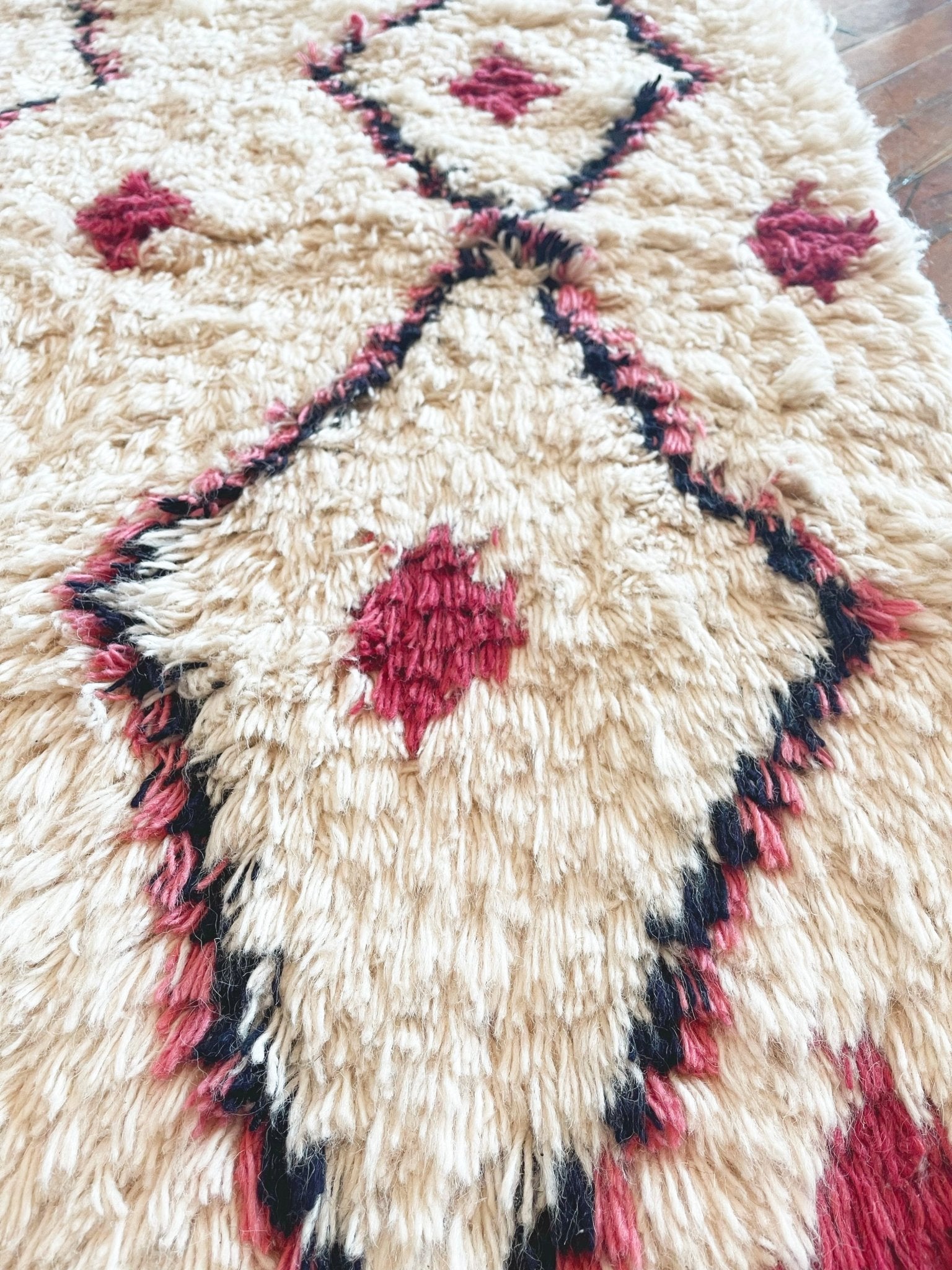 Vintage Moroccan - Inspired Shag Rug with Fringe – Cream and Pink Diamond Pattern - BlackBlack & WhitekidsHUNTEDFOX - Vintage Moroccan - Inspired Shag Rug with Fringe – Cream and Pink Diamond Pattern - BlackBlack & WhitekidsHUNTEDFOX - Vintage Moroccan - Inspired Shag Rug with Fringe – Cream and Pink Diamond Pattern
